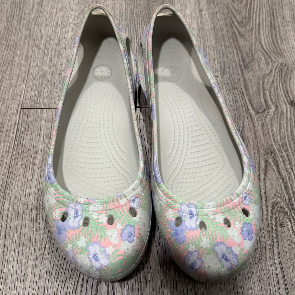Crocs Kadee flat Graphic Light Pink /Floral Relaxed Fit Women's Size 11